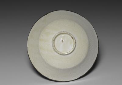 图片[2]-Plate with incised peony design, Ding ware, Northern Song to Jin dynasties, 11th-13th centuries-China Archive